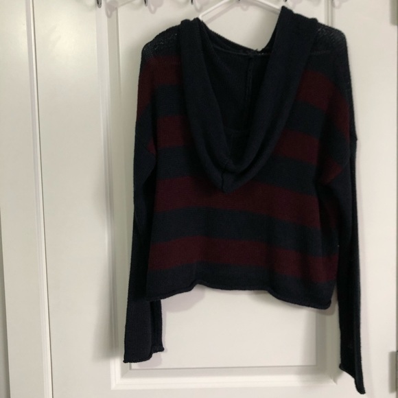 FOREVER 21 BURGUNDY & BLUE CROPPED HOODIE -MEDIUM - Picture 3 of 4